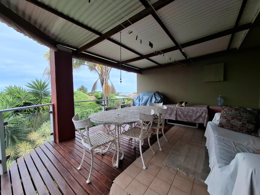 4 Bedroom Property for Sale in Wavecrest Eastern Cape